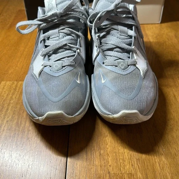 Kyrie Low 5 by Nike - Picture 4 of 8